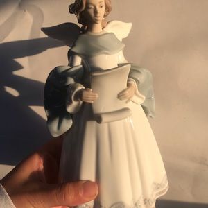 Lladro **Retired 1997**